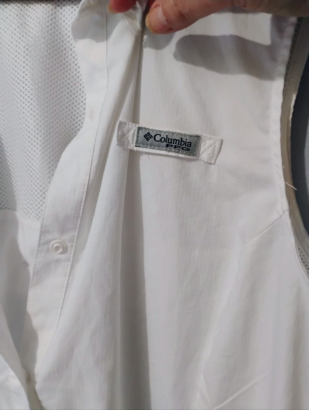 Columbia White Sleeveless Button-Down Camp Shirt - Picture 2 of 4
